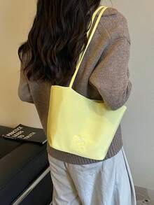 1件女款拼色尼龍肩背托特包，時尚大容量五星裝飾，適合購物、度假與旅行 - 黃色 - 查看 6