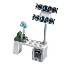 LEGO Building Blocks 40345 Minifigure Set - City Building Blocks - Clear - View 6