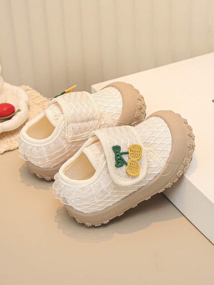 Babyspänns-Mary Jane-skor i spets och mesh, söta körsbärsdesign med kardborre, halkfria med mjuk sula för flickor - Beige - Visa 1