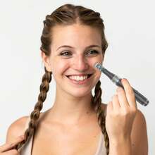 Dr Pen M8 Microneedling Beauty Pen 0.25mm Isi Ulang 20 Jarum Penggunaan di Rumah | 6 Kecepatan yang Dapat Diatur, Cocok untuk Pemula, Kotak Penyimpanan Perjalanan Ringan, Cocok untuk Semua Jenis Kulit, Baterai Isi Ulang, Bukan untuk Penggunaan Medis - Perak - View 3