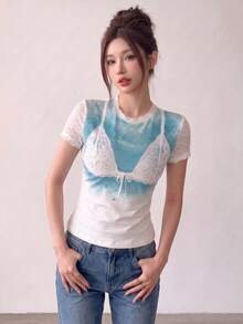 Top Dazzle 女款針織短袖上衣，圓領修身版型 T-shirt，波浪領飾邊與內衣圖案印花，獨特風格 - 白色 - 查看 3