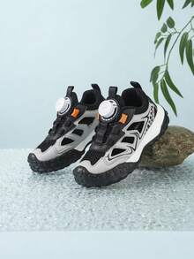 Giày sục thể thao ngoài trời cho trẻ em unisex, sandal đen thời trang phối màu đục lỗ, giày chơi bãi biển bảo vệ ngón chân, giày sneaker đế dày họa tiết chữ, khóa dán dễ xỏ/tháo - màu đen - Xem 5