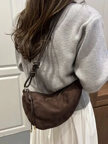 1件純色磨砂麂皮布料女款復古時尚半月形肩背包，拼縫拼接設計，拉鍊開合，適合日常與街頭穿搭 - 咖啡 - 查看 7