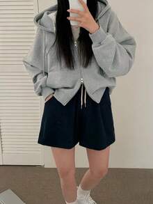 Jaket Sweatshirt Kasual dengan Tudung dan Resleting Ganda - Grey - View 3
