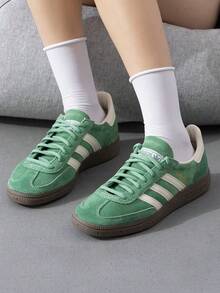 Adidas 男女通用經典休閒運動鞋 HANDBALL SPEZIAL 透氣舒適輕量復古訓練鞋 IG6192 - 綠/白 - 查看 1