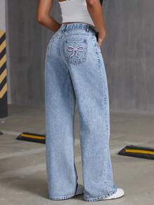 Pantalones vaqueros cómodos y de pierna ancha para niñas preadolescente, con estampado de lazo bordado - Azul lavado medio - Ver 2