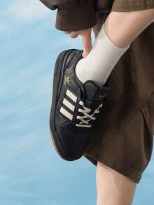 Adidas 女款經典休閒運動鞋 FORUM LOW CL W 輕量舒適透氣休閒鞋 JP9021 - 黑色/乳白色/金 - 查看 4