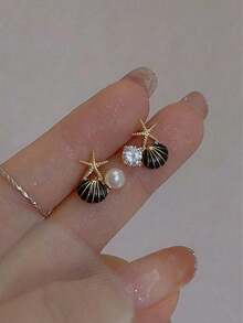 1 par de pendientes de botón de estrella de mar y concha, elegantes, dulces y versátiles, de diseño minimalista, pequeños y únicos, adecuados para el uso diario y festivo de las mujeres - Negro - Ver 4