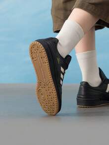 Adidas 女款經典休閒運動鞋 FORUM LOW CL W 輕量舒適透氣休閒鞋 JP9021 - 黑色/乳白色/金 - 查看 5