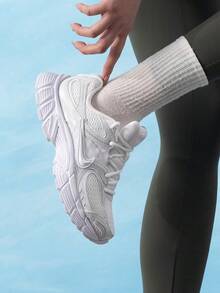 女款運動休閒鞋 W NIKE V5 RNR 輕量舒適透氣緩震女鞋 HQ7901-101 - 白色 - 查看 8