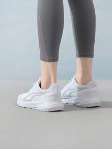Puma 男女款全天活動舒適透氣緩震輕量運動休閒鞋 - 彪馬白-淺灰 - 查看 5