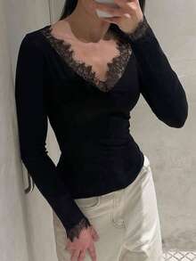 Blusa de mujer Unadoll negra con cuello en V, manga larga, patchwork de encaje, corte ajustado, top básico elegante casual - Negro - Ver 10