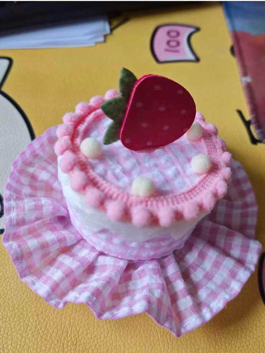 1件粉色格紋草莓蛋糕髮夾，可愛布料氛圍感生日派對拍照頭飾配件