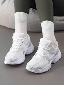 女款運動休閒鞋 W NIKE V5 RNR 輕量舒適透氣緩震女鞋 HQ7901-101 - 白色 - 查看 5