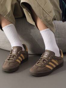 Adidas Originals 男女通用經典復古滑板鞋 GAZELLE INDOOR 透氣舒適低筒運動休閒鞋 JQ8386 - 貨物褐色/淺金色/白色 - 查看 3