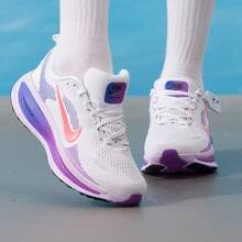 Nike Sepatu lari wanita low-top VOMERO 18 terbaru yang empuk dan nyaman. - Putih/Biru-ungu - View 2