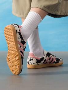 Adidas Originals 女款經典 Samba OG 低筒運動休閒運動鞋，輕量透氣、緩震舒適 KK2239 - 深棕色/奇蹟紫粉/白色 - 查看 11