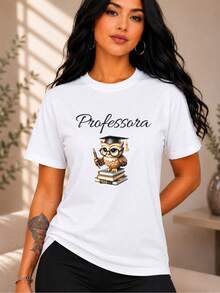 Camiseta Professora Feminina Estampada Coruja com Capelo e Livros Pedagogia Educação Presente para Professora Formanda e Educadora - Branco - Visão 2