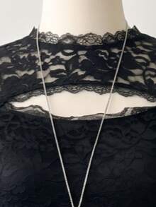 Temptaria Áo lớp trong nữ mùa thu màu đen ren rỗng, tay dài loe ôm sát xuyên thấu, áo blouse mặc trong cho trang phục Halloween mùa thu - màu đen - Xem 5