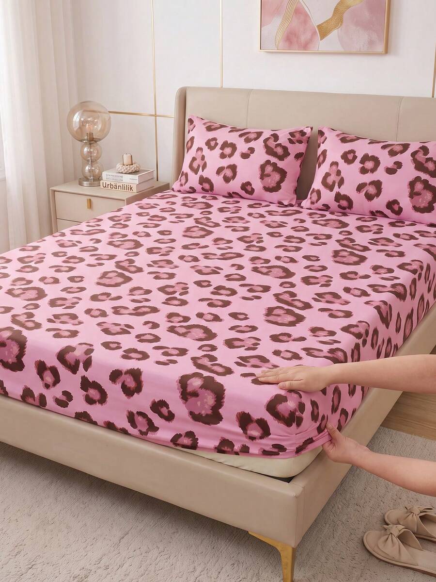 1pc Pink Leopard Print Fitted Sheet, Bedding, Mattress Protector, Bed Cover, Room Decor, Dust-Proof & Anti-Slip, Skin-Friendly & Breathable, Ultra-Soft & Lightweight, Suitable For Single/Double/Queen/King Bed, All Seasons, Machine Washable, Pillowcase And Duvet Cover Not Included, Deep Pocket Design