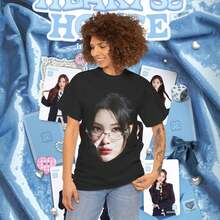 Hearts2hearts Juun Face Graphic Vintage World Tour Unisex Heavy Cotton Tee - 黑色 - 查看 3
