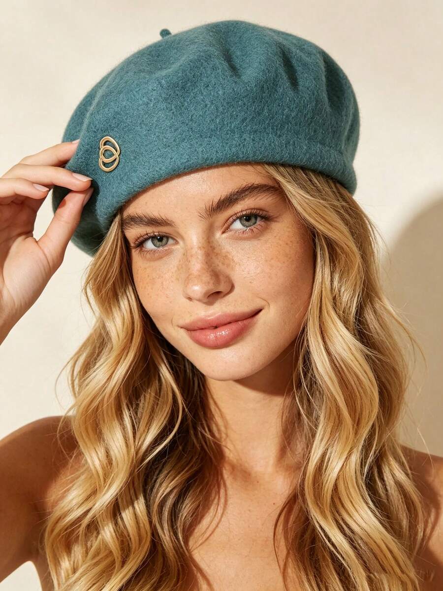 1pc Women's Wool Beret, French Artist Style Beret, Metal Heart-Shaped Badge Hat, Solid Color Beret Vintage Winter Hat, Elegant Women's Headwear, Suitable For Warmth Autumn/Winter Daily Dating - Berets - View 1