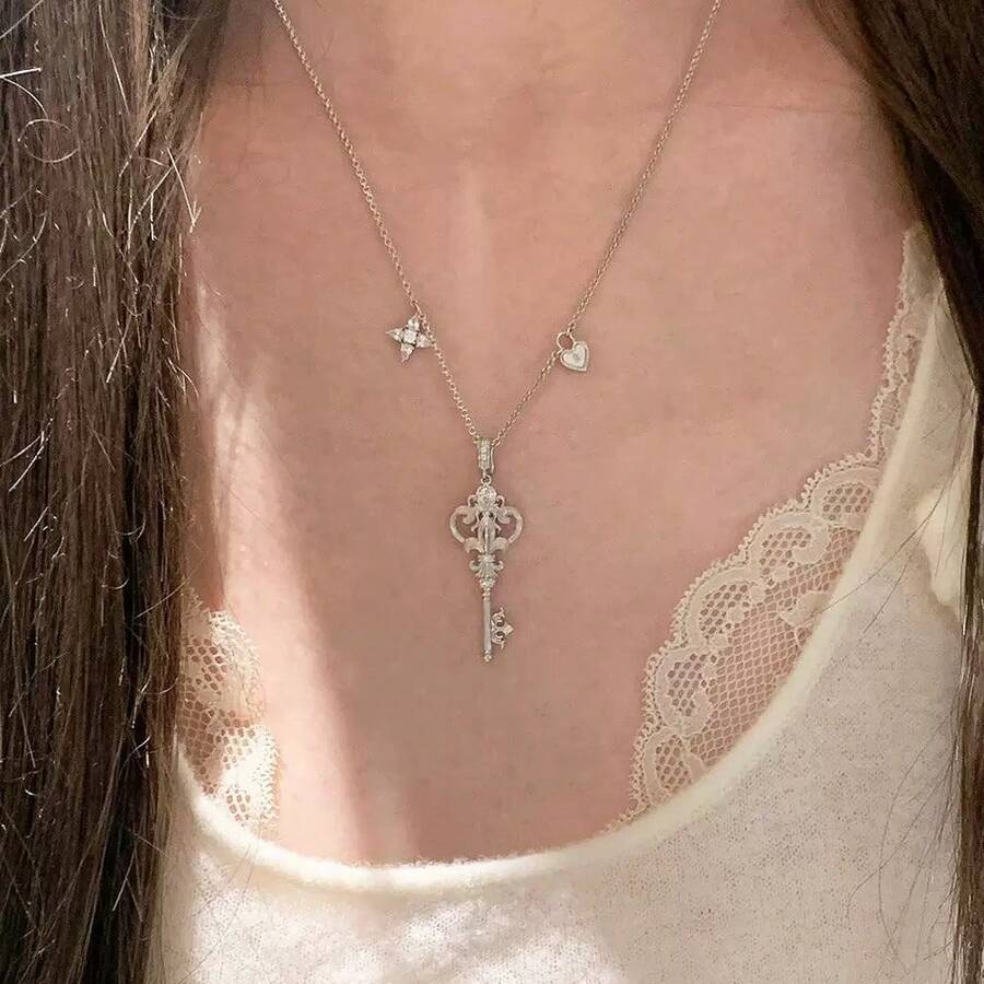 Kalung Liontin Kunci Bunga Lili Prancis, Desain Kerajaan Klasik, Rantai Berlapis Mewah, Perhiasan untuk Kencan Kantor, Aksesori Istimewa - MultiWarna - View 1