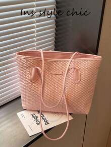 Sac fourre-tout minimaliste et élégant, corps à texture tissée fine avec bandoulière allongée, décoré d'une petite plaque logo. Design épuré à ouverture supérieure pour un accès facile aux articles personnels, intérieur spacieux, convient pour les trajets quotidiens et un style polyvalent - Rose bonbon - Voir 6