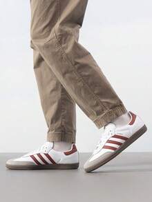 Adidas Originals 男女款低筒經典滑板鞋 SAMBA OG，輕量透氣舒適運動休閒鞋 JH8798 - 白/紅 - 查看 4