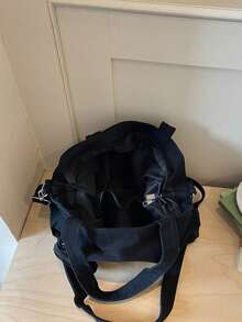 星星壓紋工藝結合柔軟包身質感，休閒風手提斜挎托特包，女款日常出行包，雙手提帶搭配可調節斜挎肩帶多用途托特包 - 黑色 - 查看 5