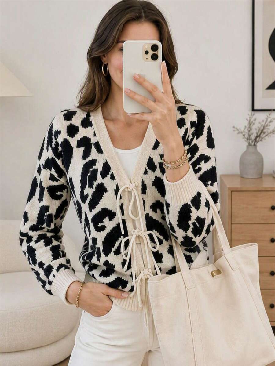 Wixra Jaket Sweater Pendek Wanita Motif Leopard Leher V dengan Ikatan di Depan - Aprikot - View 1