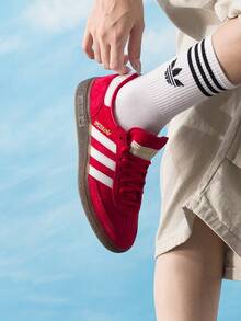 Adidas Originals 男女通用復古經典 Handball Spezial 訓練鞋，輕量緩震舒適透氣運動休閒鞋 FV1227 - 紅/白 - 查看 4