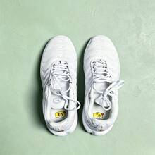 Classic White Retro Runners Featuring Signature Arch Overlay. Breathable Textile Keeps Feet Cool. Non-Slip Rubber Outsole. Women's Everyday Sneakers. - 白色 - 查看 3