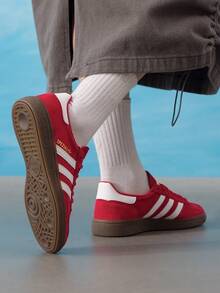 Adidas Originals 男女通用復古經典滑板鞋 HANDBALL SPEZIAL 極簡舒適透氣運動休閒鞋 KH6039 - 紅色/白色 - 查看 5