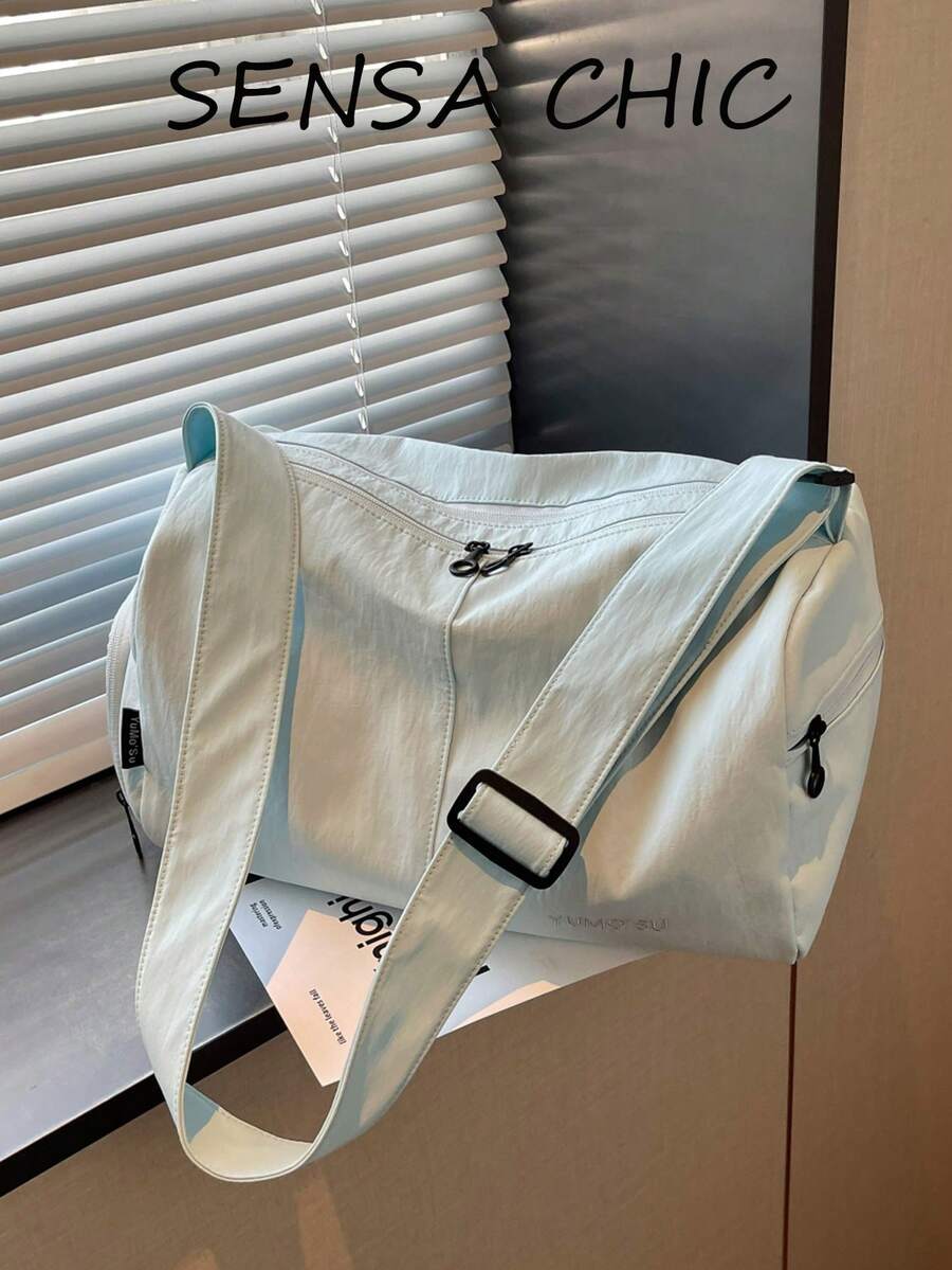 雙側拉鍊隱藏口袋 + 主隔層雙拉鍊防盜設計，大容量圓筒包可收納衣物、運動鞋、盥洗用品、書籍、平板電腦，極簡溫柔休閒風運動旅行斜跨包，適合健身、游泳、短途出差、通勤、上課
