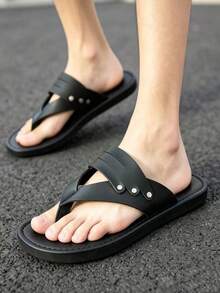 Men's Pure Black Metal Rivet Decor Cross Strap Flip Flops, Comfortable Cushioning, Anti-Slip Wear-Resistant Flat Sandals, Suitable For Spring/Summer Daily Commute, Outdoor Walking, Beach Vacation And Casual Wear, Fashionable Roman Sandals, Perfect For Daily Needs - Black - View 5