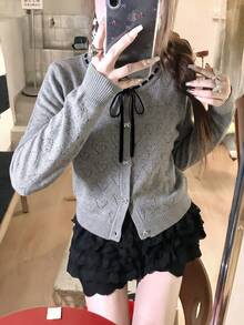 女款愛心鏤空針織開襟衫，蝴蝶結領口抽繩設計，灰色長袖上衣，秋冬返校季 - 灰色 - 查看 3