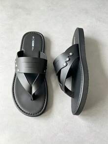 Men's Pure Black Metal Rivet Decor Cross Strap Flip Flops, Comfortable Cushioning, Anti-Slip Wear-Resistant Flat Sandals, Suitable For Spring/Summer Daily Commute, Outdoor Walking, Beach Vacation And Casual Wear, Fashionable Roman Sandals, Perfect For Daily Needs - Black - View 3