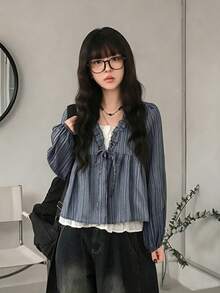 Blus Lengan Panjang Longgar Bergaris 2-in-1 Gaya Korea Manis Awet Muda dengan Lengan Berkerut dan Motif Kelopak Bunga - Biru - View 3