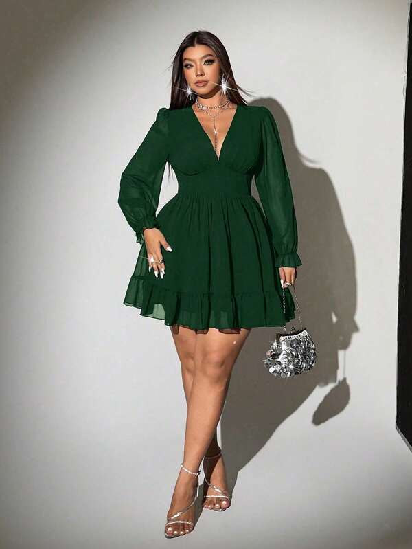 Vestido Corto Talla Grande Curve Verde Oscuro, Escote V Profundo, Manga Larga Globos con Volantes, Falda Amplia con Bordes Fruncidos de Chifón Elegante