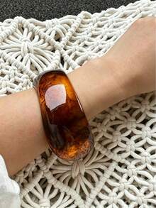 Wide Resin Acrylic Layered Bracelet Set, Amber Thin Round & Volcanic Bracelet Set, Vintage Maillard Commuter Style Accessory, Featuring Caramel Tie Dye Texture And Cream White Contrast Design, Suitable For Daily Wear, Vacation Travel And French Casual Gatherings, Can Be Layered To Create Layered Looks, Versatile Fashion Accessory, Ideal Holiday Gift For Friends And Family - Multicolor a - View 4
