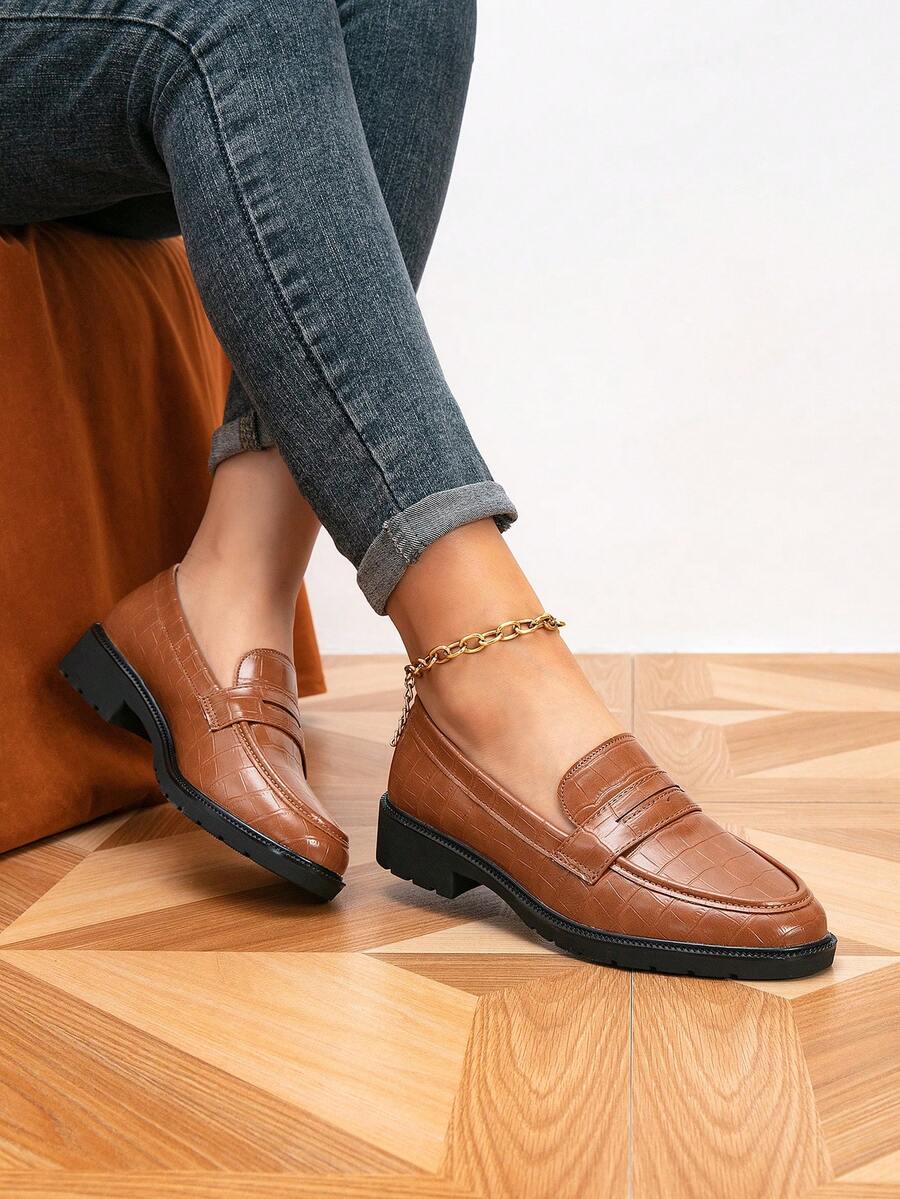 Women's Vintage Crocodile Embossed Chunky Heel Loafers Round Toe Elegant Retro Commuter Casual Shoes