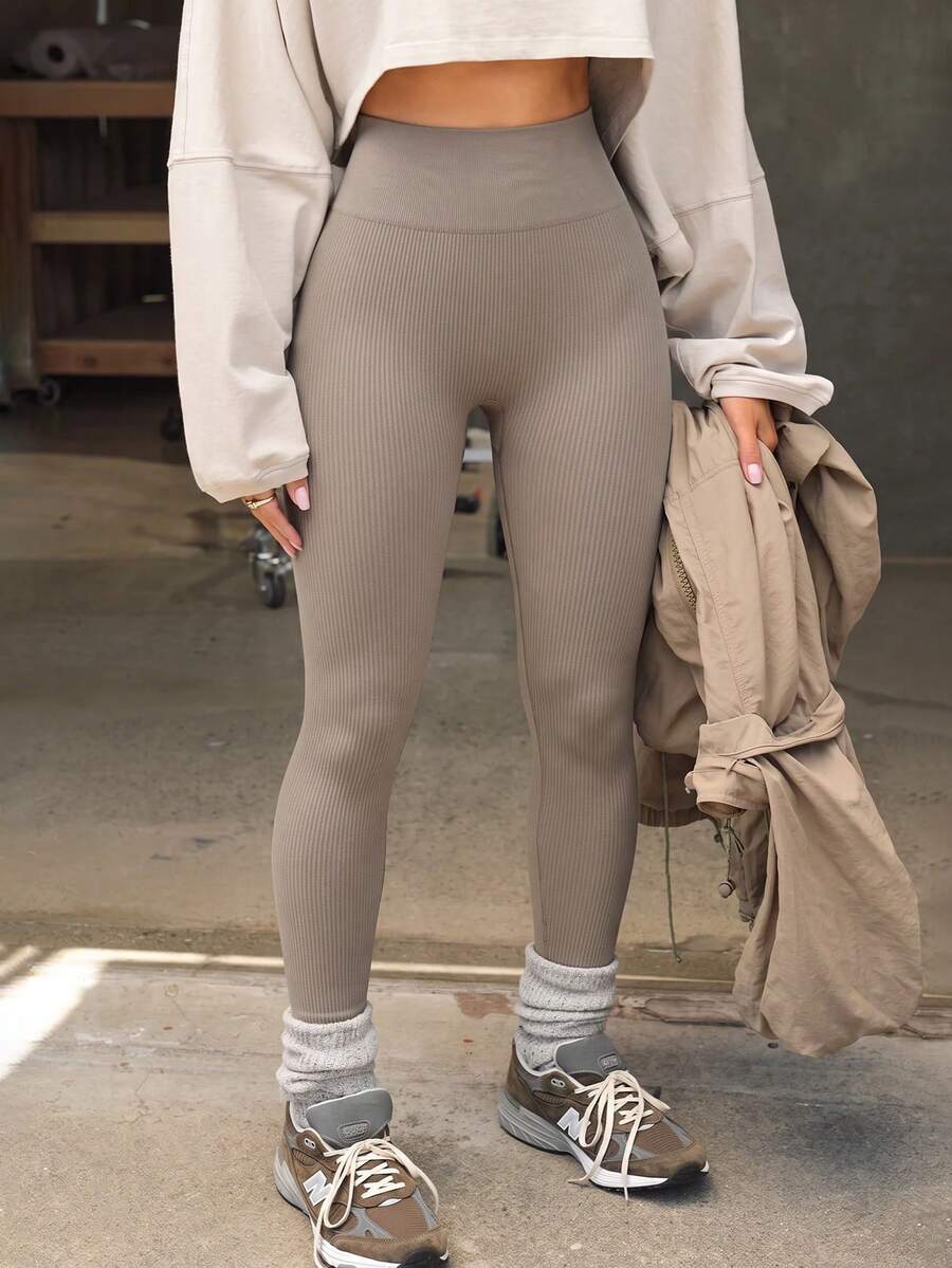 女款無縫羅紋高腰運動緊身褲,寬腰帶收腹顯瘦瑜伽褲,適合跑步、訓練與健身 - 卡其色 - 查看 1
