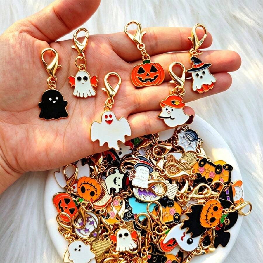 6/12pcs Halloween Keychain Set, Charming Halloween Bag Pendant, Niche Keychain, Halloween Element Decoration, Handmade Keychain, Couple And Best Friend Gift, Car Key Pendant, Dark Style Girl Heart Pendant, Mini Halloween Ornament, Creative Holiday - View 1