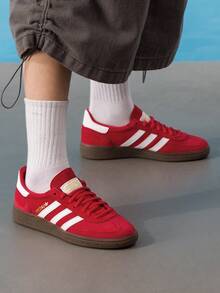 Adidas Originals 男女通用復古經典滑板鞋 HANDBALL SPEZIAL 極簡舒適透氣運動休閒鞋 KH6039 - 紅色/白色 - 查看 2
