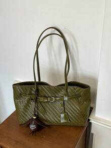Sac fourre-tout de luxe à la mode, nouveau style vintage, couleur unie, tissé texturé gaufré, style européen et américain, grande capacité, sac à bandoulière de navette haut de gamme, livré avec un breloque de pomme, élégant et décontracté, pour les courses, le travail quotidien, le maquillage, l'ombrelle, résistant à l'usure, en tissu doux, pour les étudiantes, les cours, les courts voyages, polyvalent pour les déplacements quotidiens, sac fourre-tout pour femmes - Multicolore - Voir 18