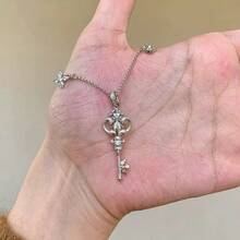 Kalung Liontin Kunci Bunga Lili Prancis, Desain Kerajaan Klasik, Rantai Berlapis Mewah, Perhiasan untuk Kencan Kantor, Aksesori Istimewa - MultiWarna - View 4