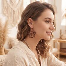 Women's Personalized Initial Wooden Earrings, Hollow Heart Daisy Flower Pattern 26 Letter Dangle Earrings - Brown - View 1