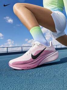 Nike Sepatu lari luar ruangan wanita Pegasus 42 musiman terbaru. Pegasus 42 sepatu lari jalan raya dengan bantalan empuk untuk latihan. - ungu muda/putih-hitam - View 5