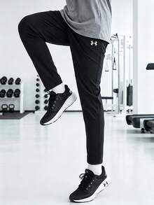 Under Armour Men's Vanish Training Pants, Minimalist Comfortable Lightweight Everyday Wear, 6010606-001 - Black - View 4